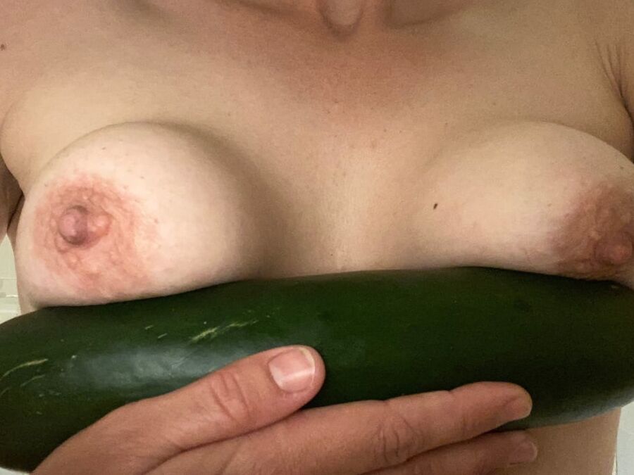 CUCUMBER&amp;HORNY!!