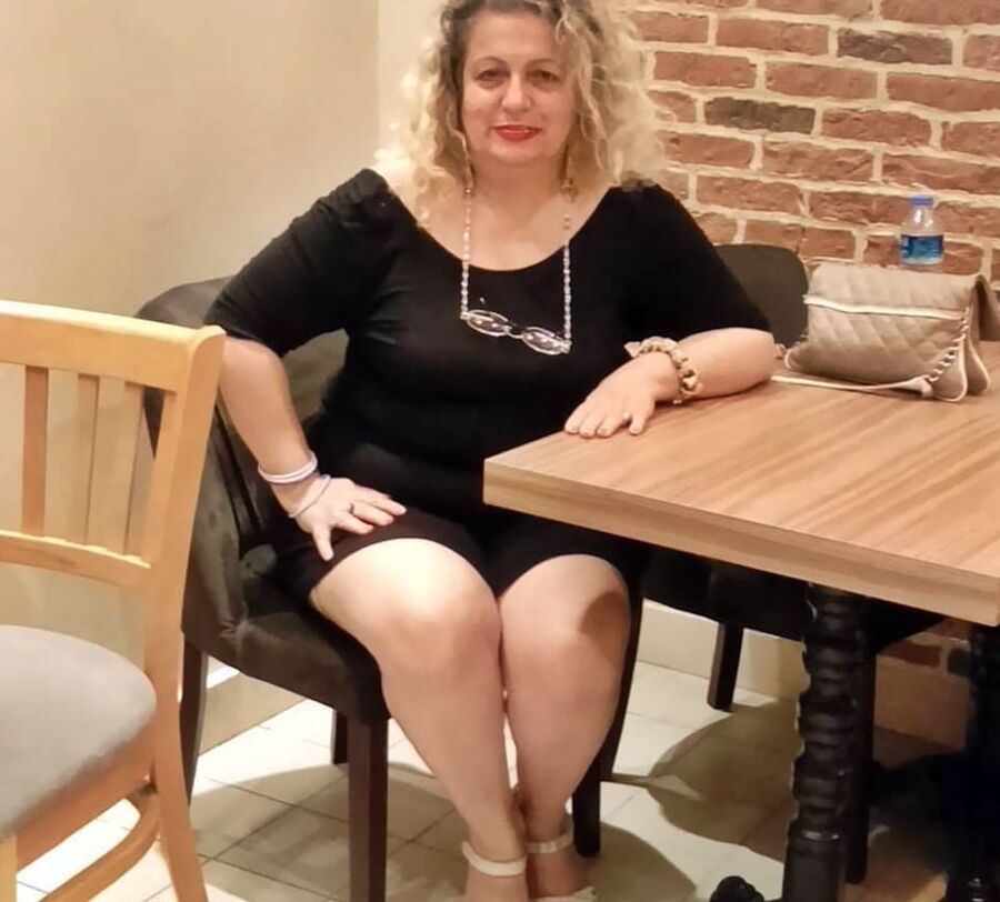 Turkish bbw milf legs skirt fat mom holiday wife blonde hot