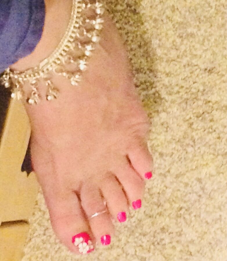 Kittens Sexy Toes!!