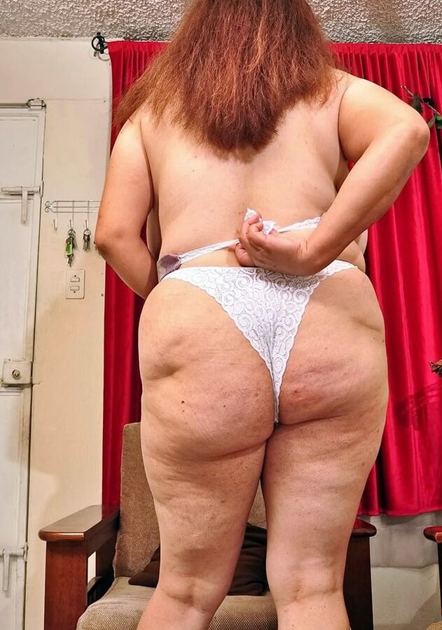 Sexy Big Bellied Mature Latina Model
