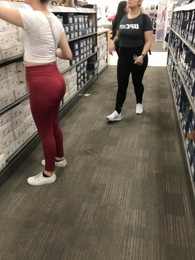 Fat booty Latina in red leggings