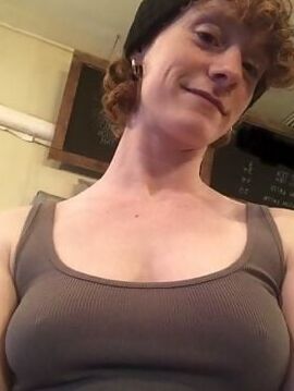 Delicious Redhead Skylarker nude