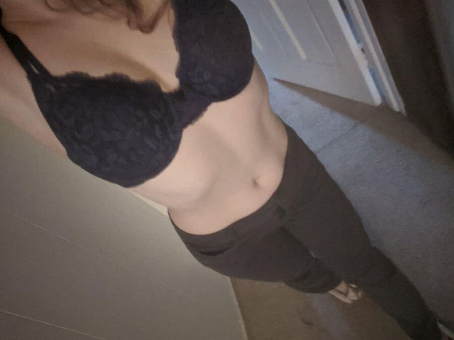 Cucky wants to show off more of his girl