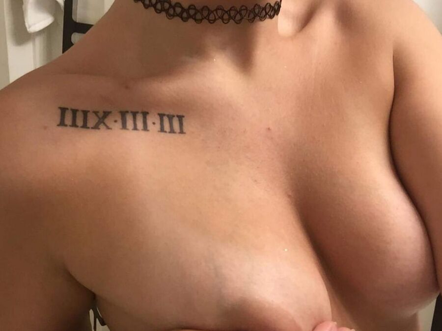 Exposing slutty gf for her cuck. Kik me if you want the same