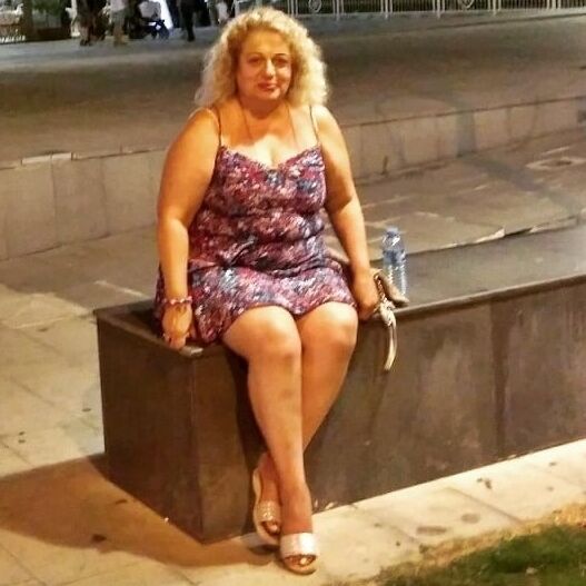 Turkish bbw milf legs skirt fat mom holiday wife blonde hot