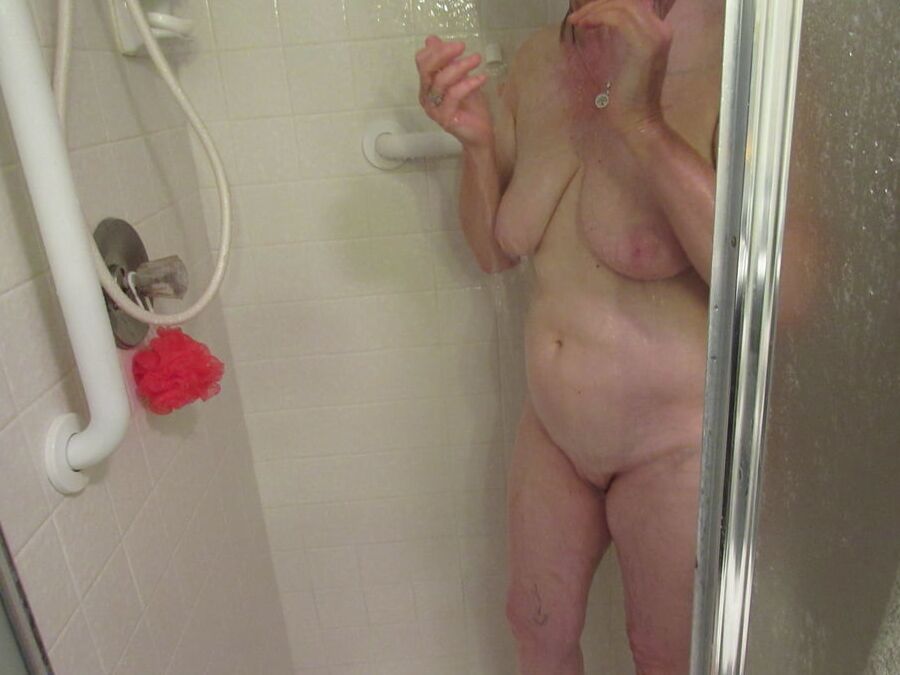 Matures in the shower