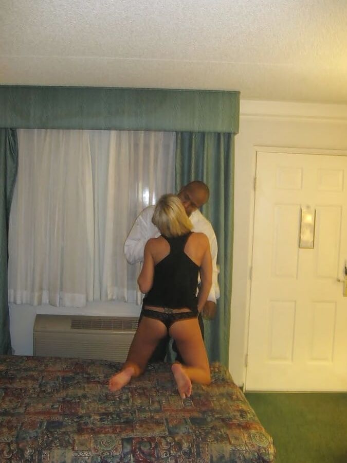 SLUTTY BLONDE LIKES BLACK COCK