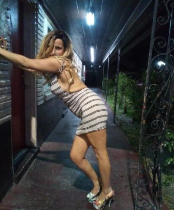 Nut in this FL motel bar whore