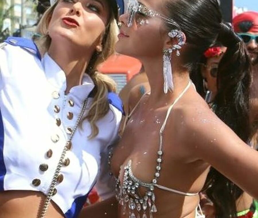 Bruna Marquezine topless Carnaval of Rio feb