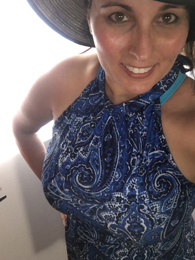 More Hot Amateur Moms