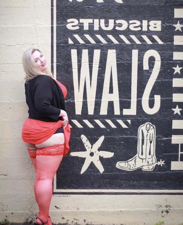 Nice curvy blond amateur