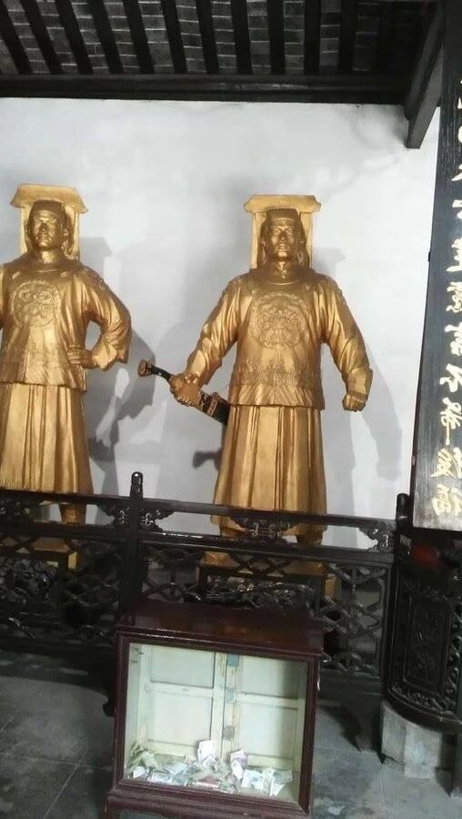 One Day Tour of Ba Kung Temple