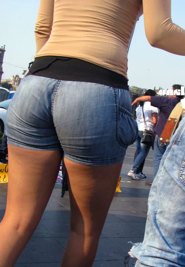 Novia nalgona en short