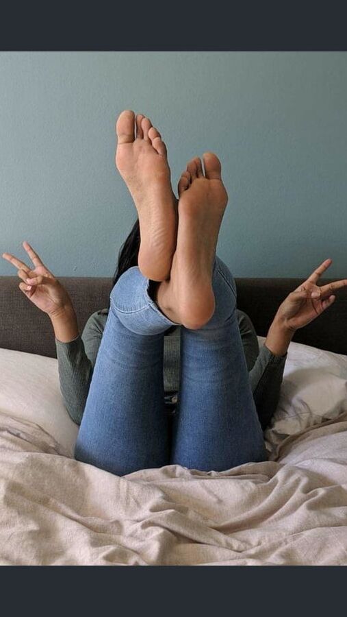 Foot bae Elli
