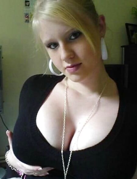 Cleavage pictures sluttyx.com
