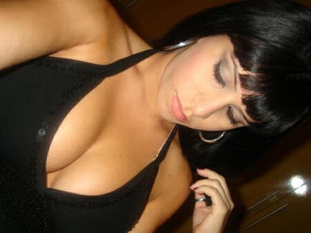 Linda chilena de ojos hermosos y de unas enormes tetas