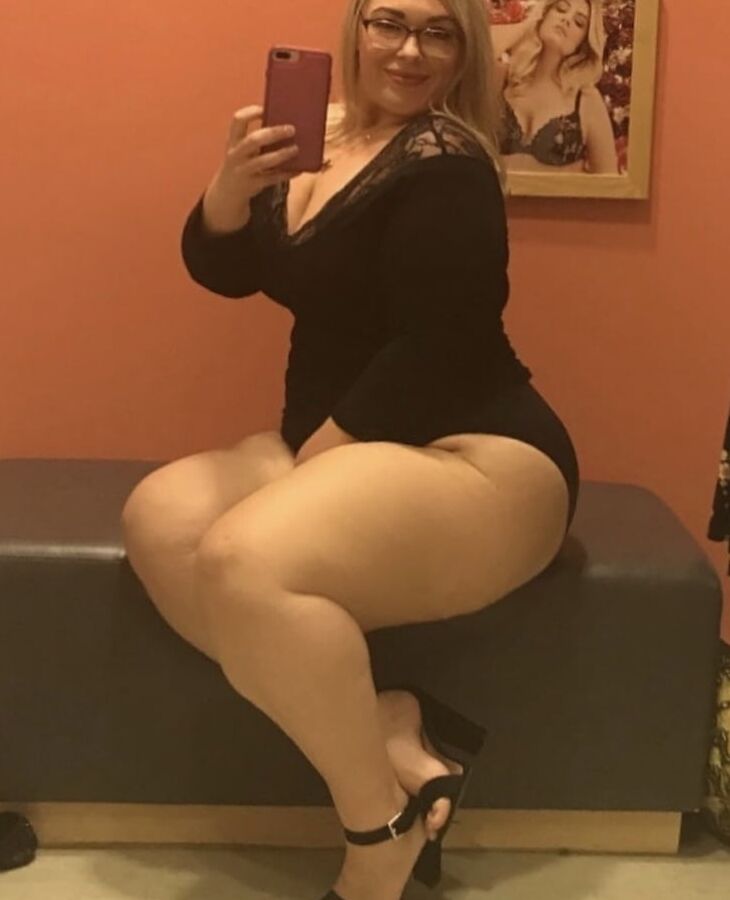 Nice curvy blond amateur