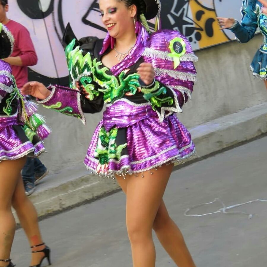 caporales in pantyhose