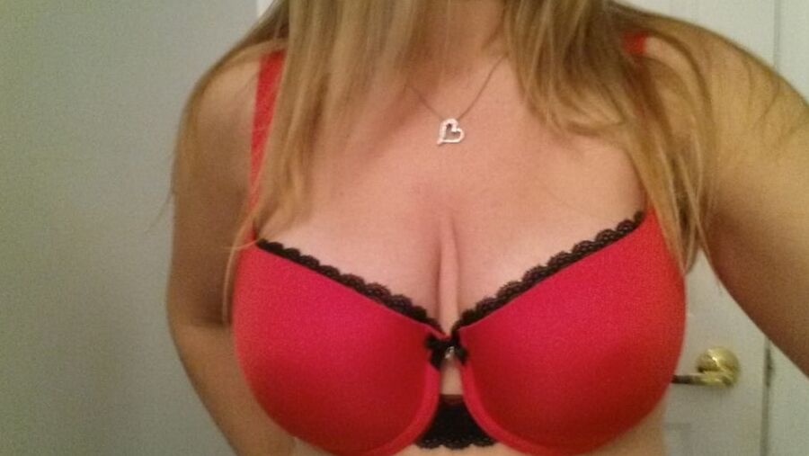 Webslut Lindsey Holler from Barrie Ontario