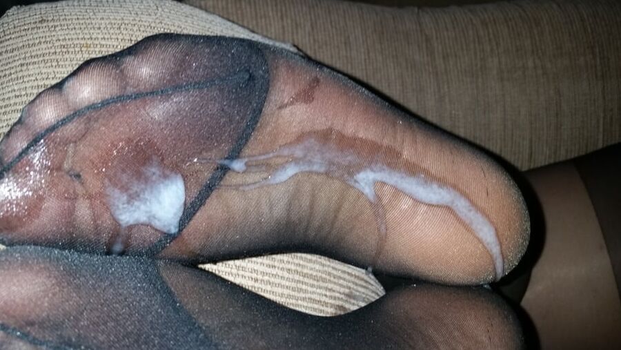Cum on nylon feet
