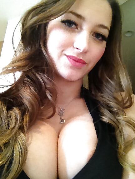 Cleavage pictures sluttyx.com