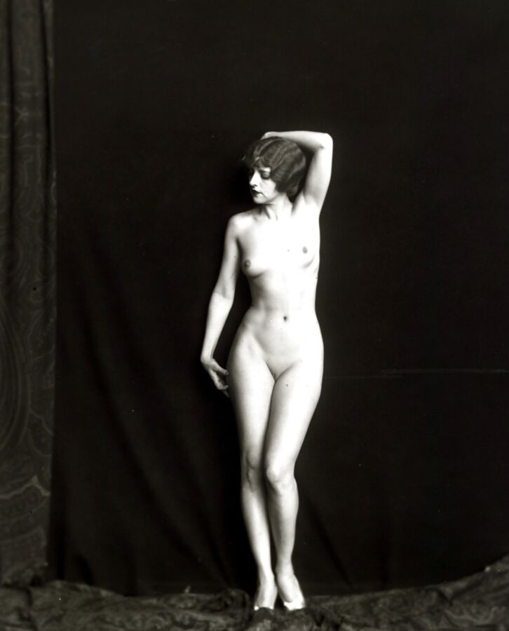 Vintage Nudes Backsides