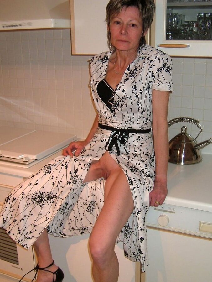 Sehr schone sexy Hausfrau I