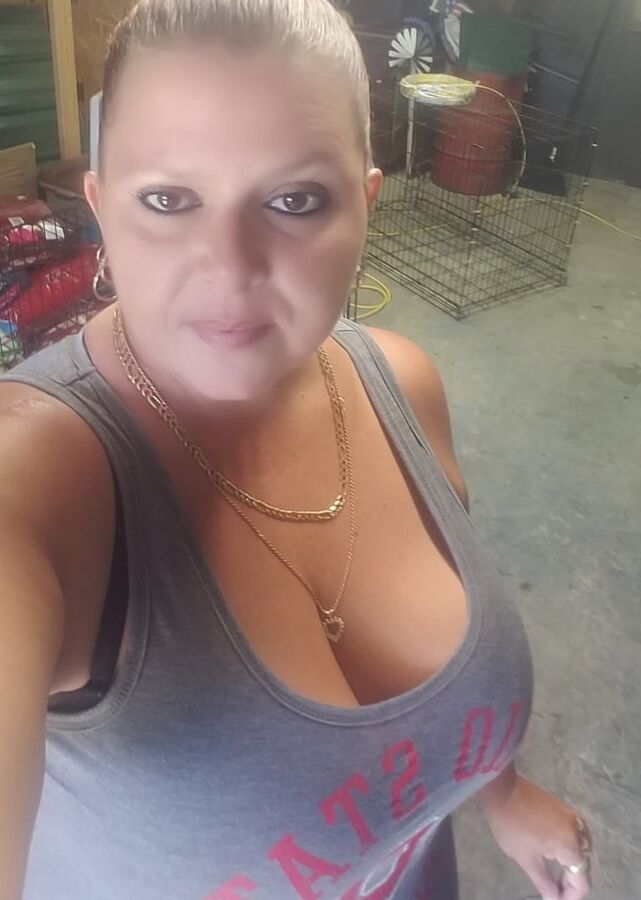 More Hot Amateur Moms