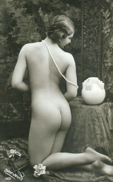 Vintage Nudes Backsides