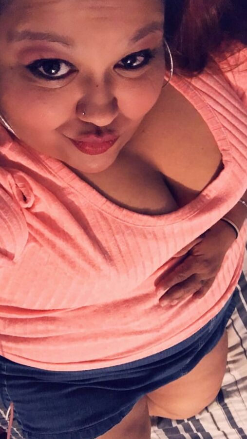 WHO IS SHE ? HER NAME? MILF BOOBS BIG TITS