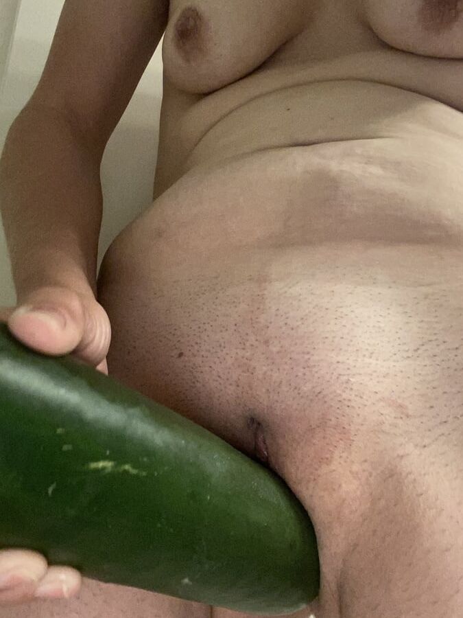 CUCUMBER&amp;HORNY!!