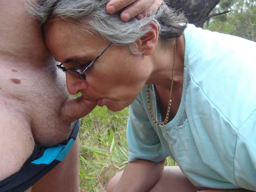 JOSIANE LA PUTE DU RIMAP suce un pote