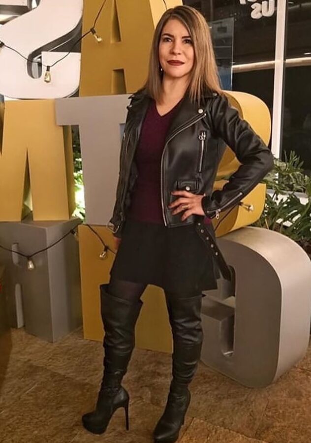 Insta Milf Wearing Boots