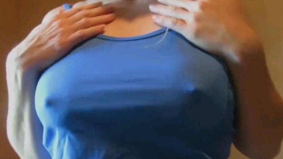 ELENA pezones azules