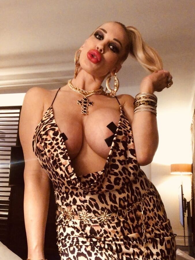 Insatiable pics of D - Rebecca More Part