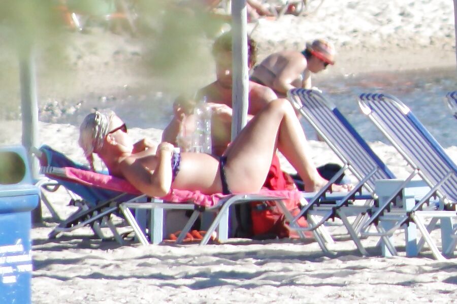 Camilla Francks topless and pregnant Bondi beach jan