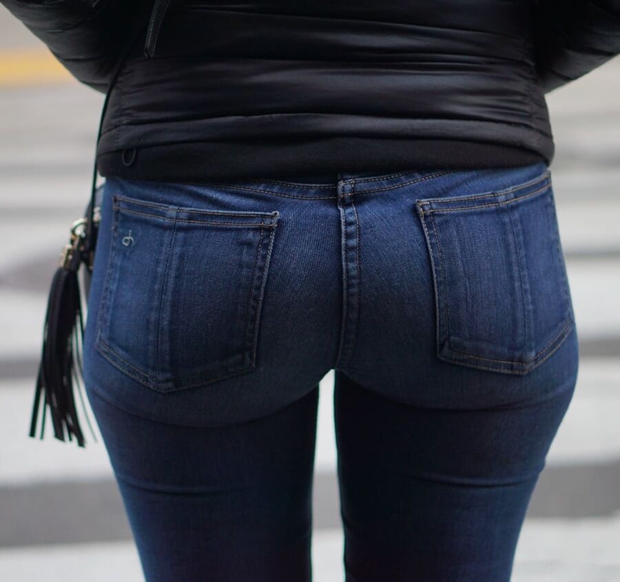 sexy tight jeans ass