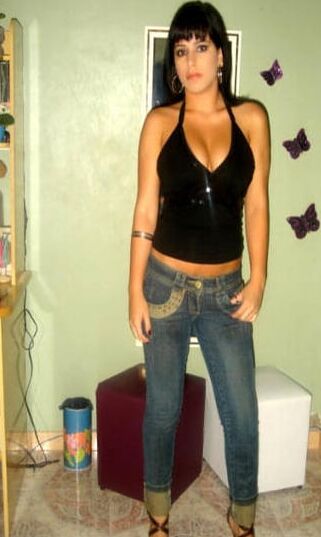 Linda chilena de ojos hermosos y de unas enormes tetas