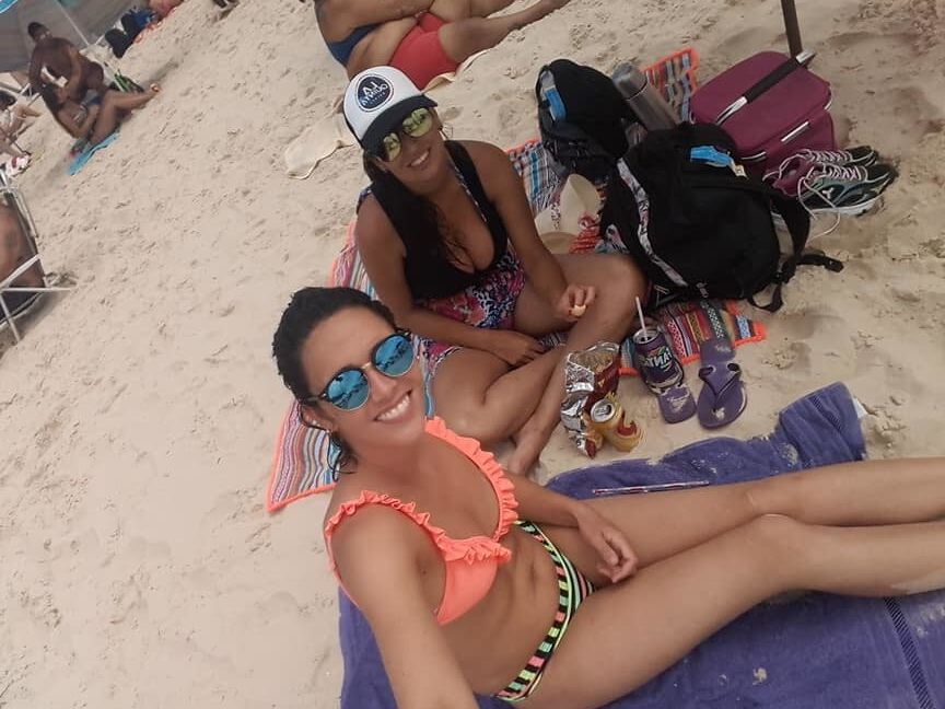(ARG): Ale&;s little ass or Flavia&;s melons?