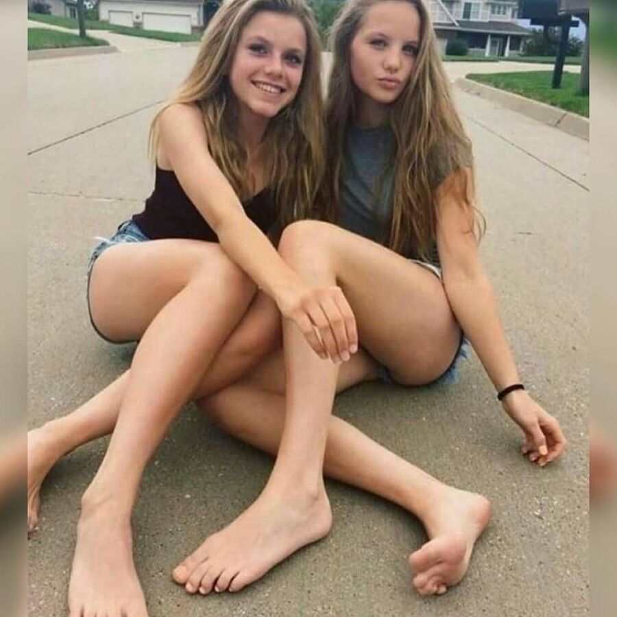 Pieds de jolies filles amatrices