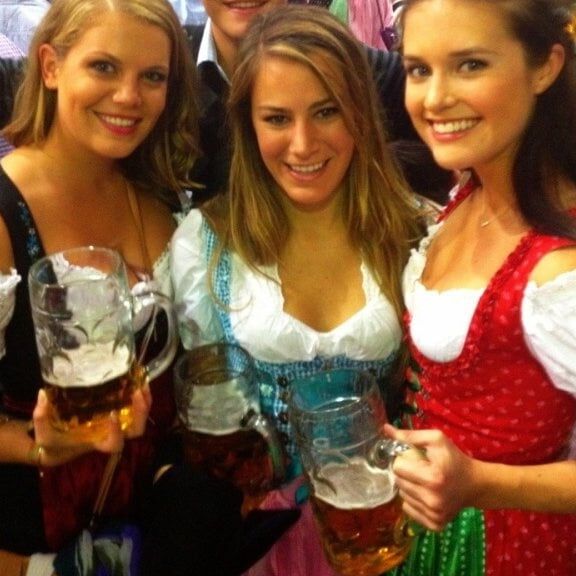 Dirndl sweethearts
