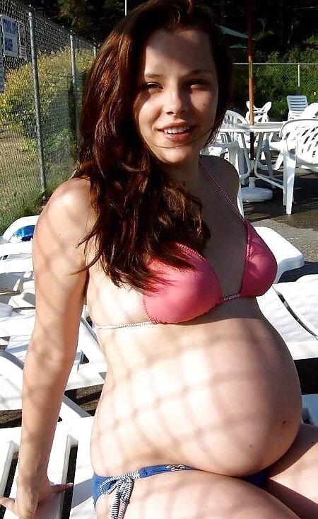 Schwanger im Bikini