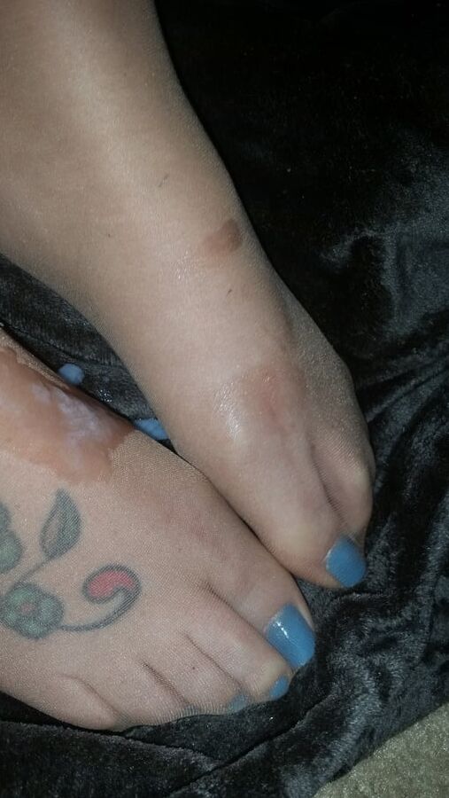 Cum on nylon feet