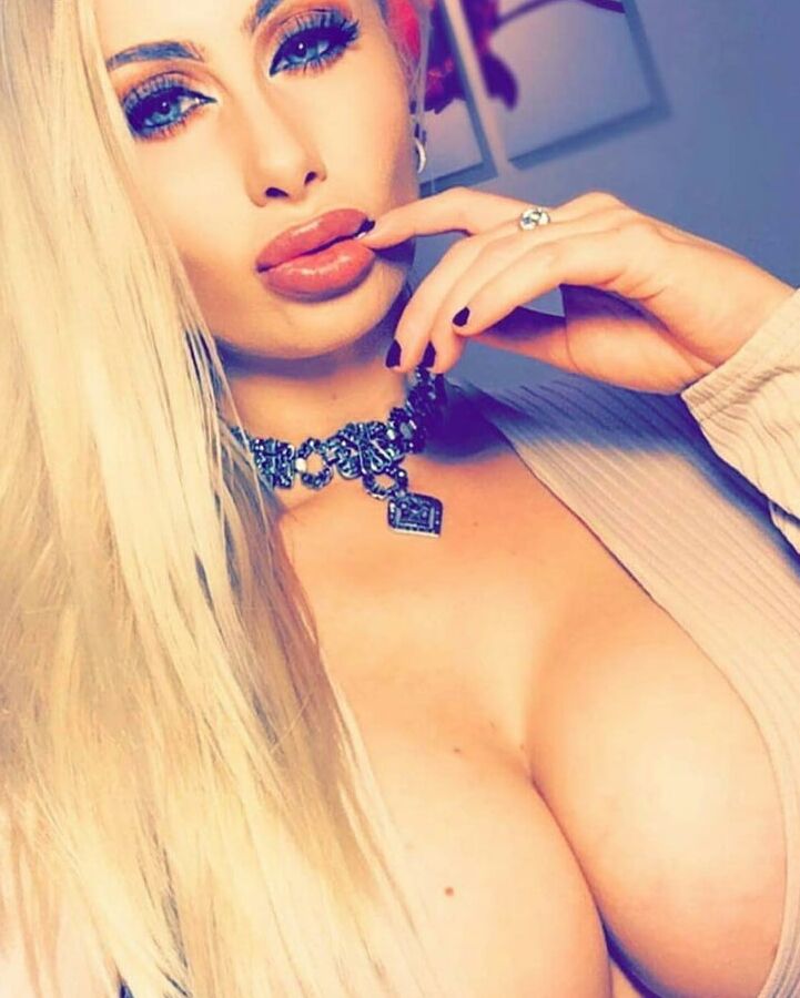 more sexy bimbos mmmmm