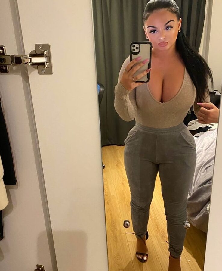curvy PAWGS