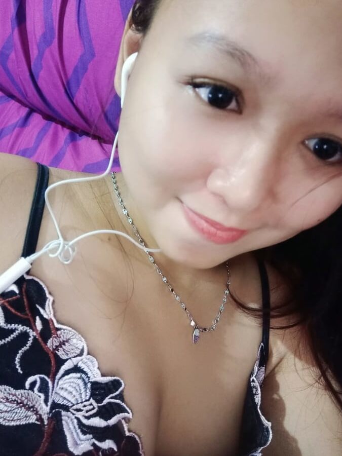 Sexy slut (indonesian)
