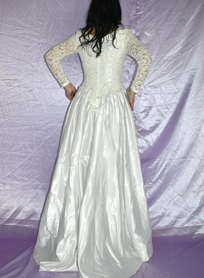 Silky wedding bride gowns &amp; dresses