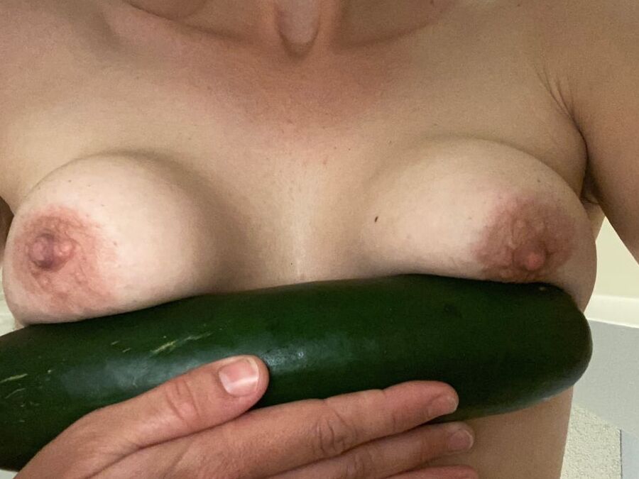 CUCUMBER&amp;HORNY!!
