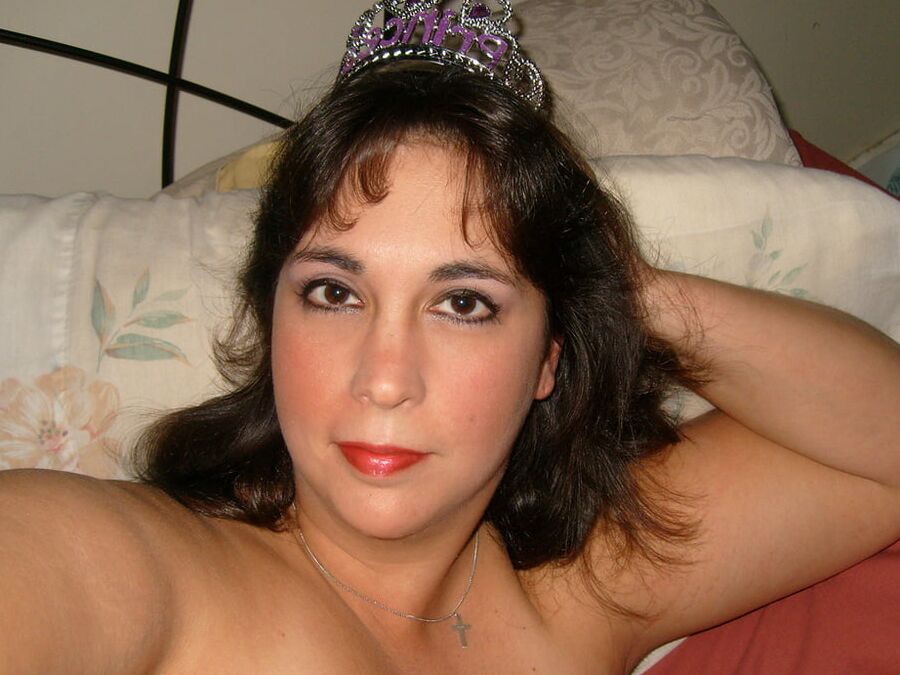 . Chubby wifes first net pics