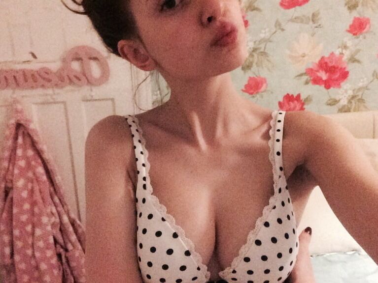 Dieme exposed her body and pussy